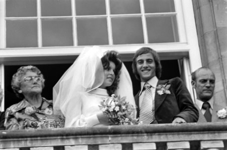 Johan Neeskens getrouwd met Marianne Schiphof in Heemstede heer en mevrouw Nees, Bestanddeelnr 927-3301