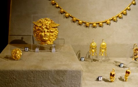 Jewellery, including a Medusa's head, gold, inv. 13664 - Museo Gregoriano Etrusco - Vatican Museums - DSC01139