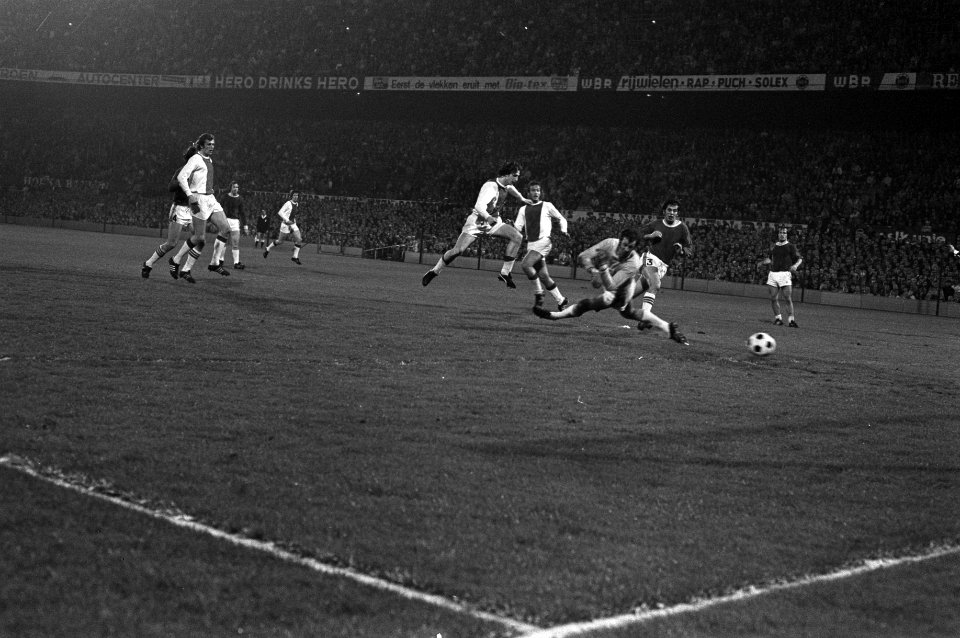 Johan Cruijff maakt het 1-0 doelpunt, Bestanddeelnr 925-5928