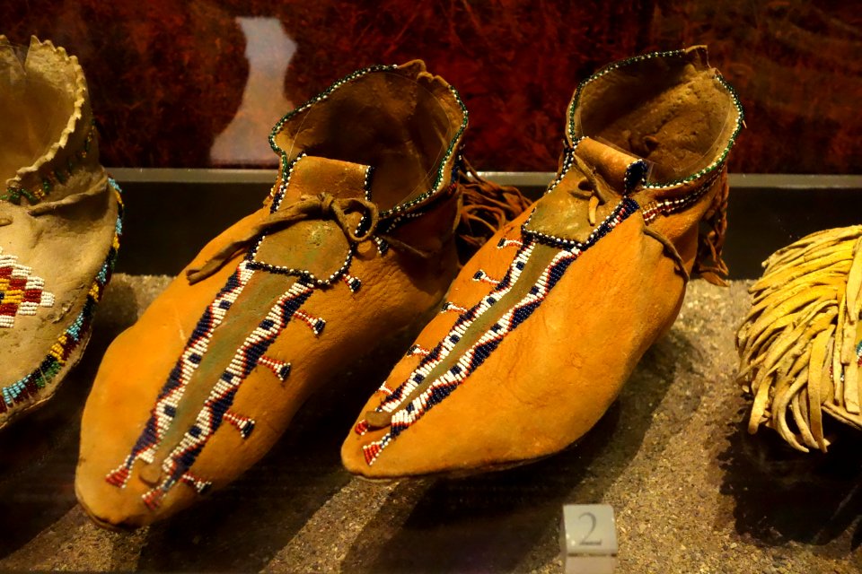 Jicarilla or Mescalero Apache moccasins, c. 1885 - Bata Shoe Museum - DSC00520