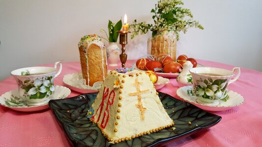 Table eggs christ is risen