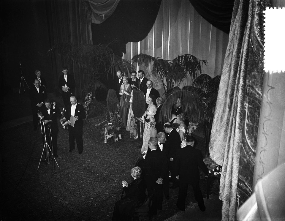 Johan Kaart 40 jaar toneeljubile in Tuschinski, Bestanddeelnr 907-5639