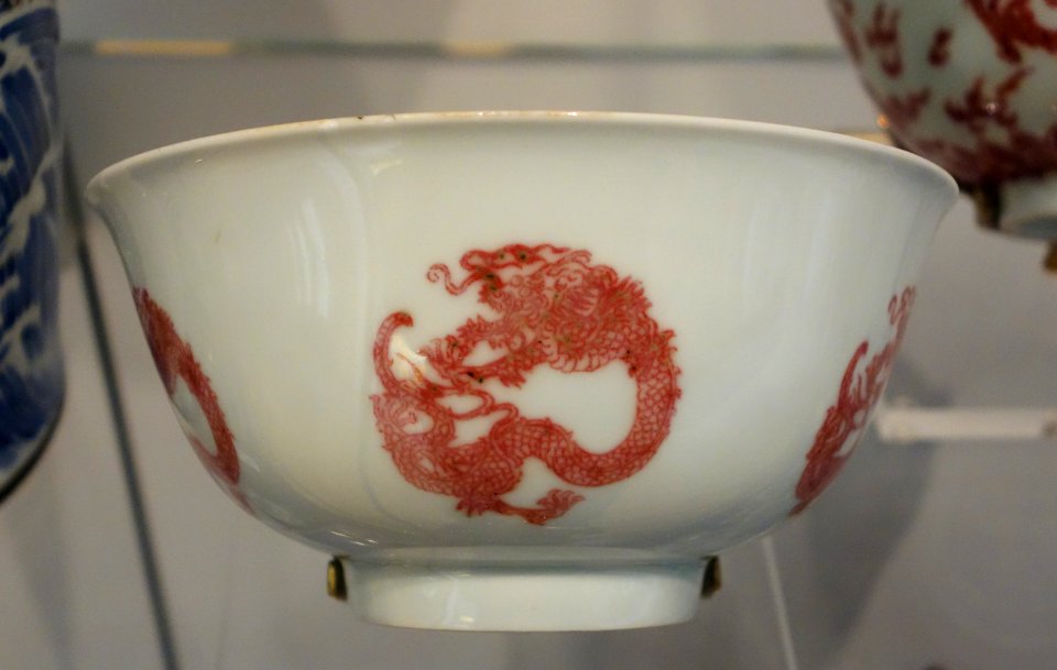 Jingdezhen bowl, China, Qing dynasty, Kangxi period, 1762-1722, porcelain, underglaze red - Royal Ontario Museum - DSC03817
