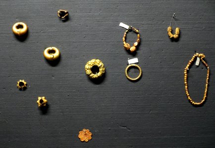 Jewelry, Oc Eo culture, gold, bronze, tin - Museum of Vietnamese History - Ho Chi Minh City - DSC06110