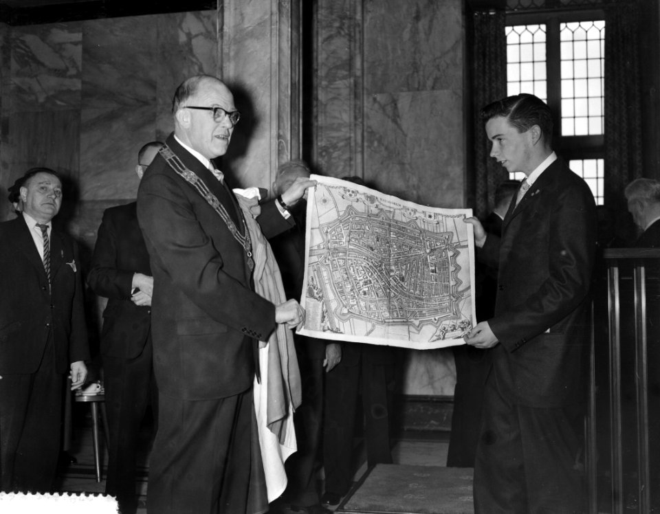 Joe Meany officieel in Leiden ontvangen door burgemeester Jhr Mr FH van Kins, Bestanddeelnr 908-4072