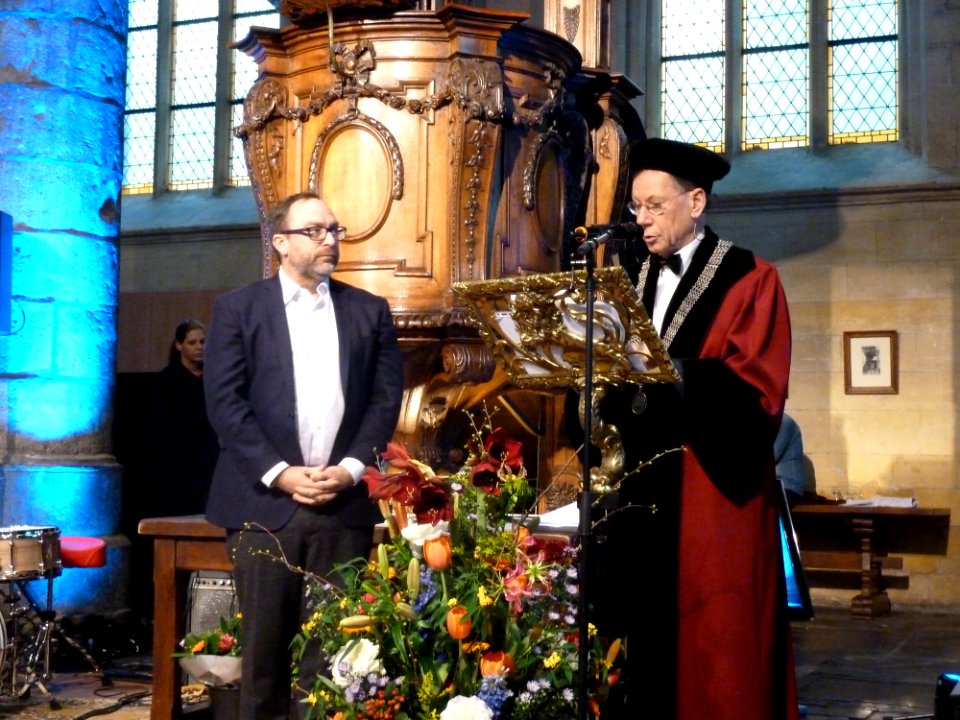 Jimmy Wales receives honorary doctorate from Maastricht University (1)