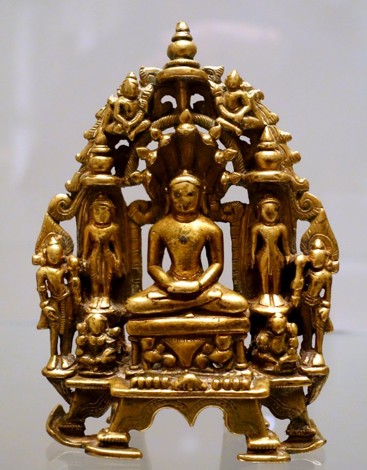 Jina Parsvanatha with entourage, Gujarat, Western India, 12th century AD, brass - Ethnological Museum, Berlin - DSC01587