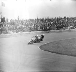 Jim Redman (2), Giacomo Agostini (3) bij 500 cc, Bestanddeelnr 919-2883