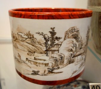 Jingdezhen brush pot, China, Yongzheng period, Qing dynasty, 1723-1735, glazed porcelain, enamels - Royal Ontario Museum - DSC03885