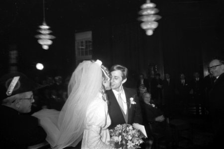 Johan Cruijff getrouwd met Danny Coster bruidspaar in trouwzaal, Bestanddeelnr 921-9079