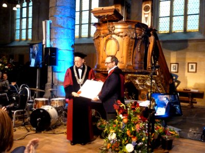 Jimmy Wales receives honorary doctorate from Maastricht University (2)