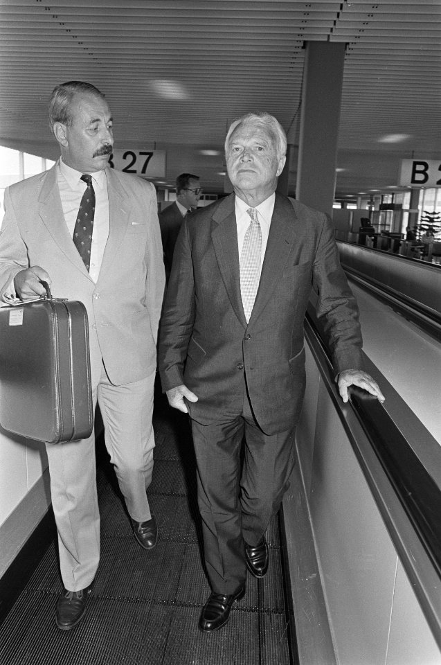 Jhr. mr. E. van Lennep terug van Curacao, waar hij de mogelijkheden van de olier, Bestanddeelnr 933-3979