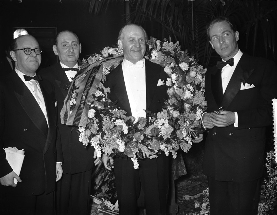 Johan Kaart 40 jaar toneeljubile in Tuschinski, Bestanddeelnr 907-5632