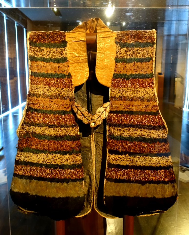Jinbaori (surcoat) with feather design, view 1, Japan, Momoyama to early Edo period, 1500s-1600s AD, pheasant feathers, silk, hemp, leather - The Ann and Gabriel Barbier-Mueller Museum - DSC05511