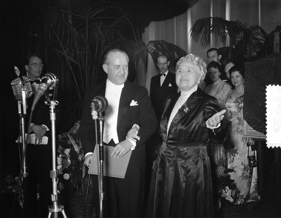 Johan Kaart 40 jaar toneeljubile in Tuschinski, Bestanddeelnr 907-5636