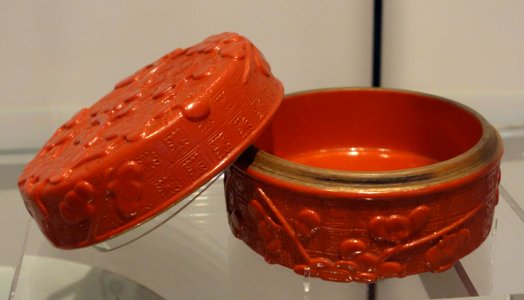 Jingdezhen box, China, Qing dynasty, c. 1800-1900, glazed porcelain, enamel glaze - Royal Ontario Museum - DSC03891