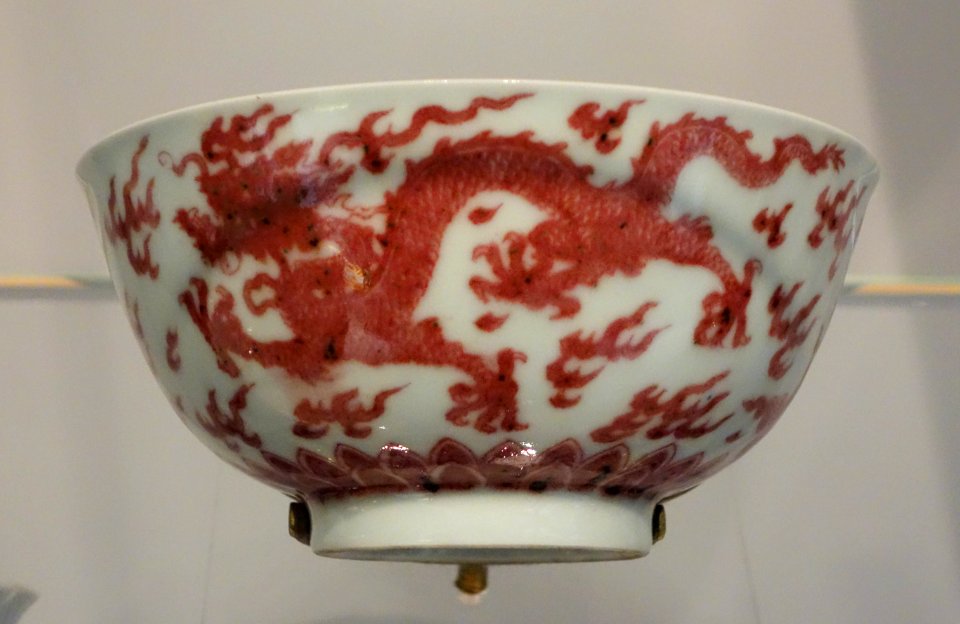 Jingdezhen bowl, China, Qing dynasty, Kangxi period, 1762-1722, porcelain, underglaze red - Royal Ontario Museum - DSC03818