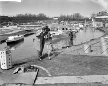 Jo de Haas filmt op Madurodam, Bestanddeelnr 912-5149