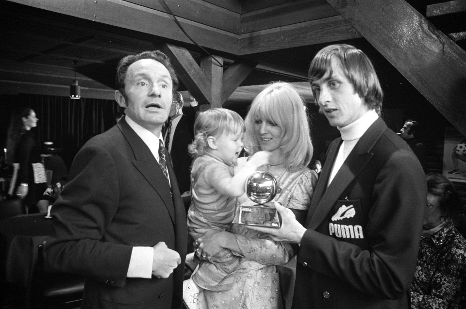Johan Cruijff krijgt in Amstelveen Ballon dor (onderscheiding voor Europees vo, Bestanddeelnr 925-5238