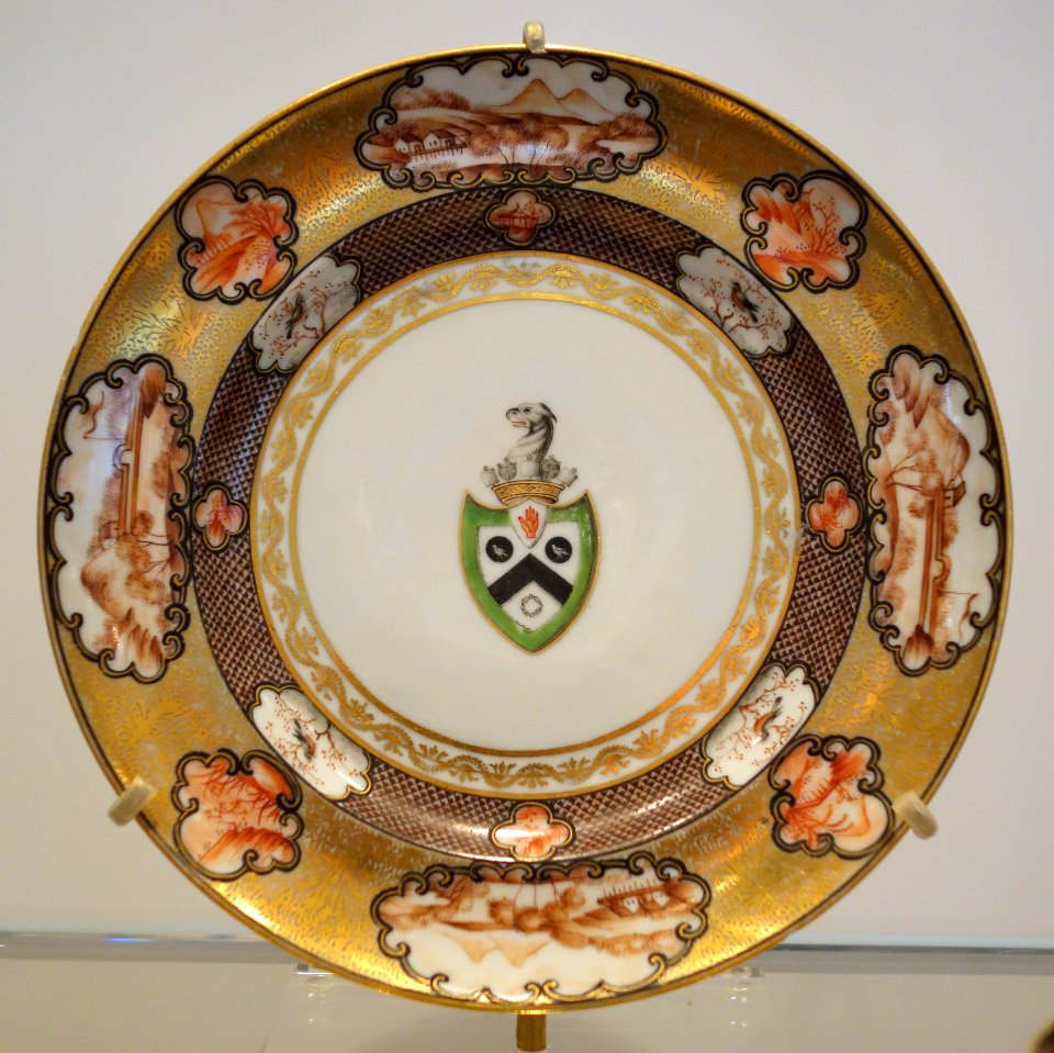 Jingdezhen plate, China, Qing dynasty, c. 1775-1800, glazed porcelain, enamels - Royal Ontario Museum - DSC03877