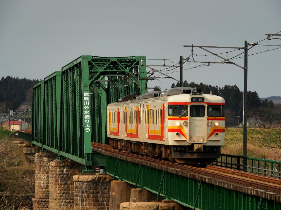 JNR Series 115-1000 N33 in Echigo Line