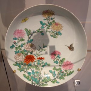 Jingdezhen dish, China, Qing dynasty, Yongzhen period, 1723-1735, glazed porcelain, enamels - Royal Ontario Museum - DSC03932