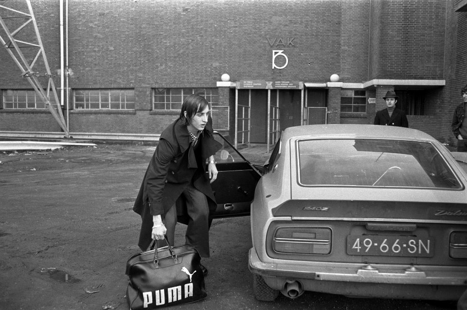 Johan Cruijff gekozen tot Europas beste voetballer Cruijff vandaag na de traini, Bestanddeelnr 925-2713