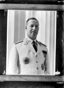 Jhr.Mr. A.W.L. Tjarda van Starkenborgh Stachouwer. Gouverneur-Generaal van Neder, Bestanddeelnr 935-0769 photo