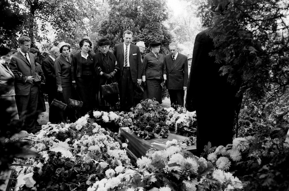 Johan Bendien op Zorgvliet ten grave gedragen, Bestanddeelnr 915-5448