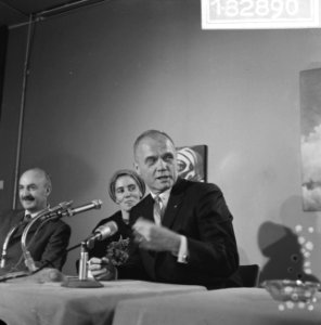 John Glenn tijdens een toespraak, Bestanddeelnr 918-2890