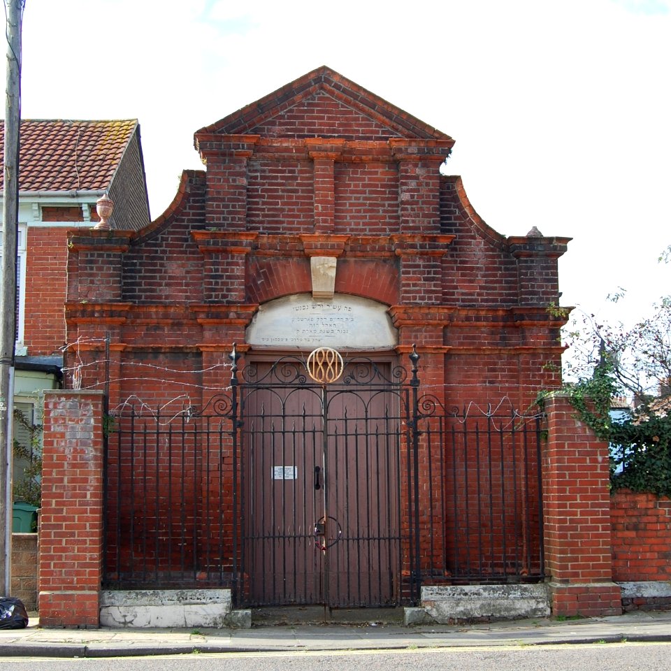 Jewish Cemetery Chapel, Fawcett Road, Southsea (October 2017) (2)
