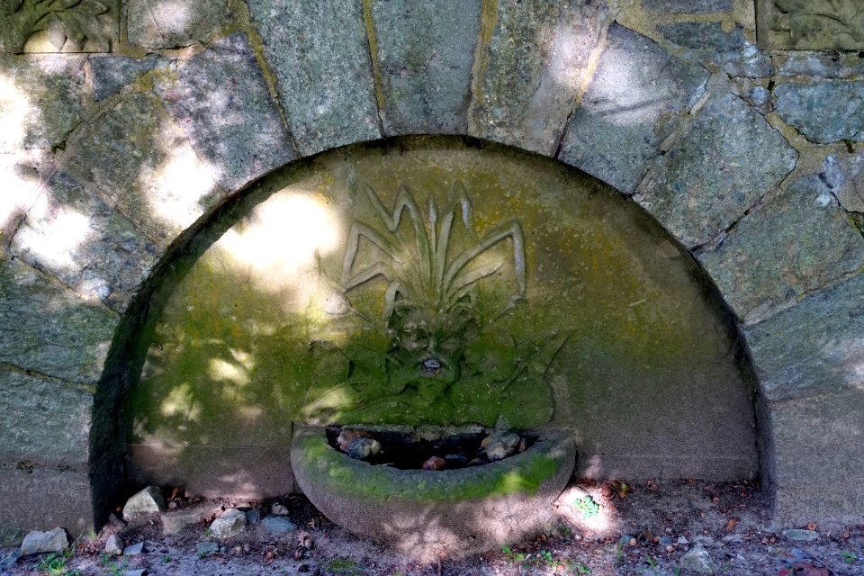John Eliot Memorial detail (fountain) - Nonantum, Newton, MA - DSC07181