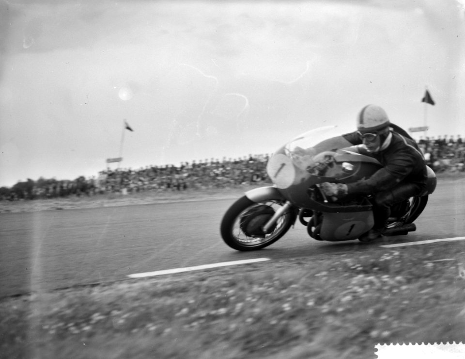 John Surlees op MV Augusta tijden de 500cc race, Bestanddeelnr 910-4761