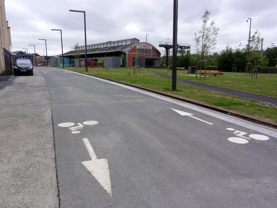 Jeumont (Nord, Fr) signalisation vélo à la gare