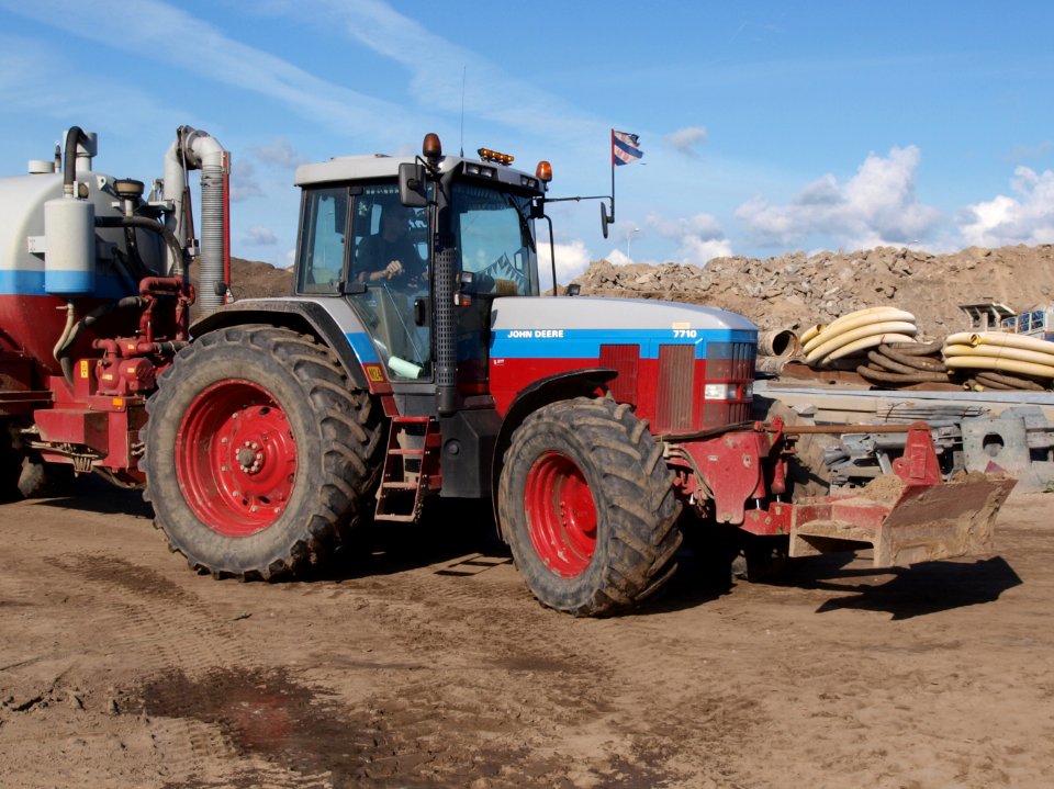 John Deere 7710 p2
