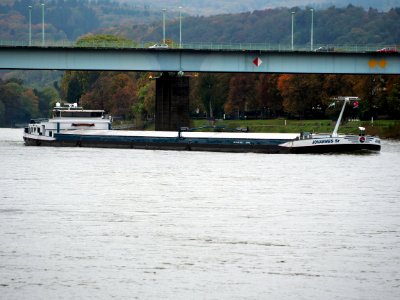 Johannes Sr, ENI 02329502 on the Rhine river at Koblenz, pic2