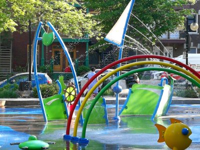 Jeux d'eau au parc Saint-Vincent-Ferrier