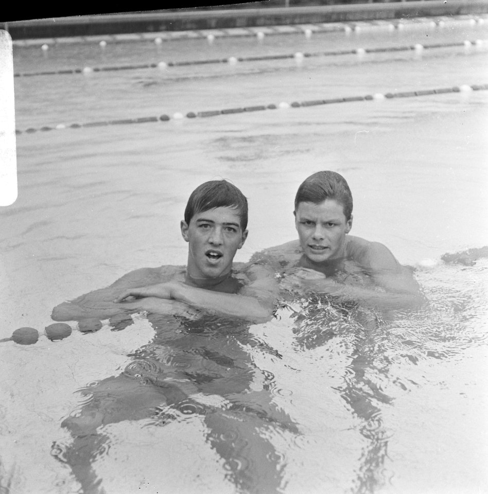 Jeugd Interland Zwemmen Den Hommel . De Fransman Pierre Guermanprez won 400 en 8, Bestanddeelnr 920-6106
