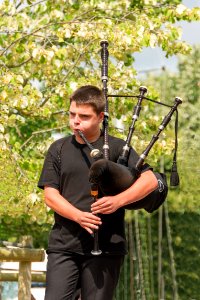 Jeune sonneur cornemuse Bagadig Locoal-Mendon