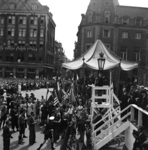 Jeugddemonstratie op de Dam te Amsterdam, Bestanddeelnr 900-3100
