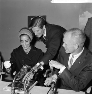 John Glenn (rechts) en echtgenote Anna Margaret Castor, Bestanddeelnr 918-2896