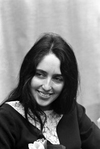 Joan Baez , Amerikaanse zangeres tijdens persconferentie, Bestanddeelnr 919-0775