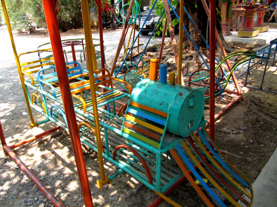 Jeux pour enfants dans un jardin public