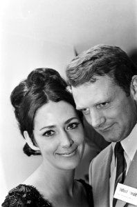 Joan Haanappel met Jean Jacques van Belle , direkteur Holland Herald tijdens rec, Bestanddeelnr 920-7858