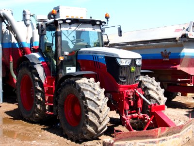 John Deere 6190R pic1