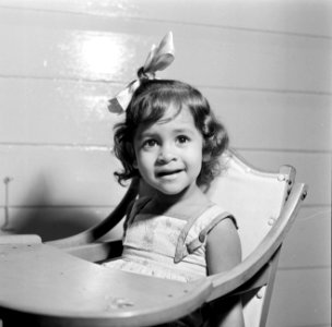 Joan Ferrier in een kinderstoel, Bestanddeelnr 252-5220