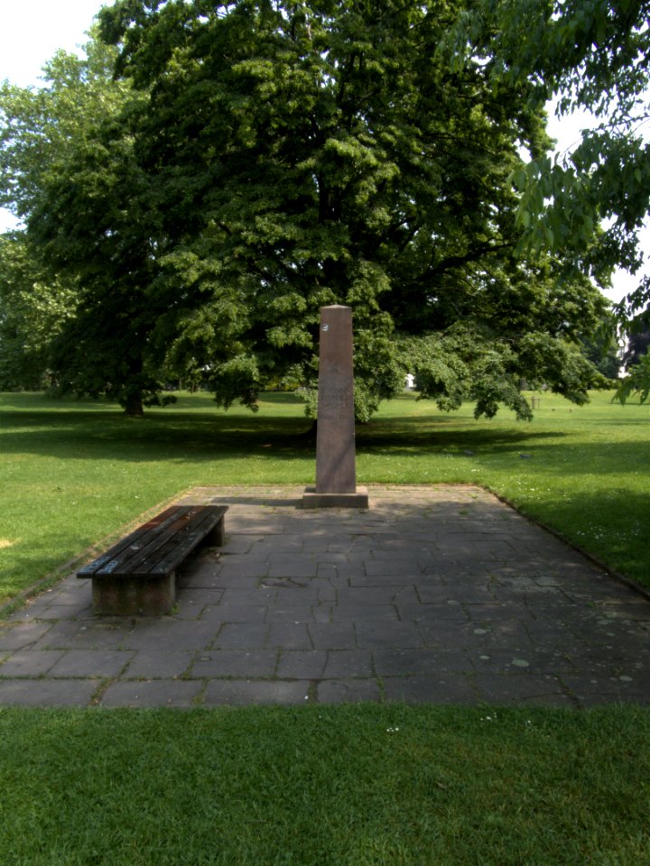 Johann-Heinrich-Merck-Denkmal, Darmstadt (Totale) by DaB