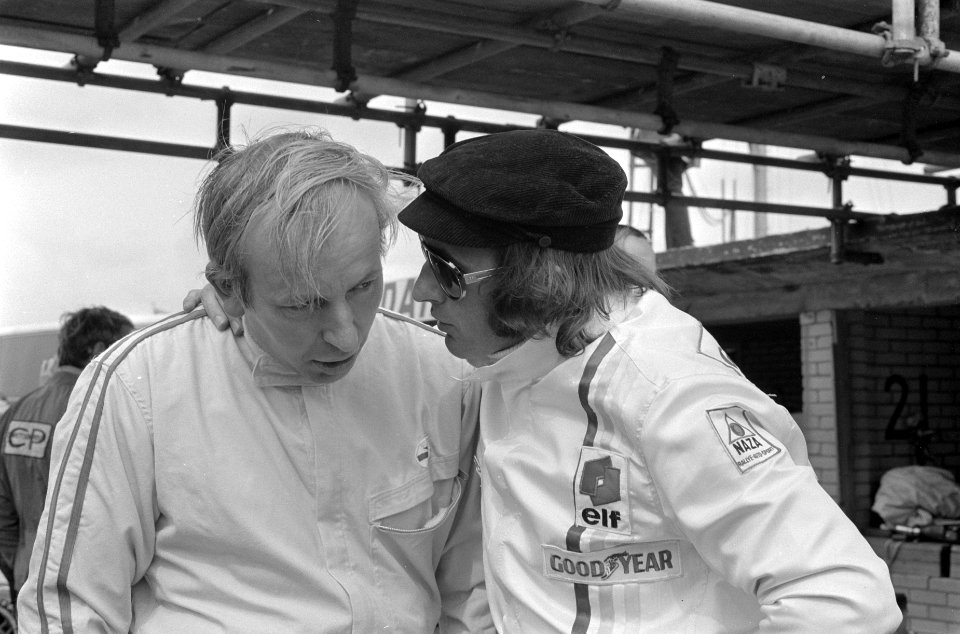John Surtees (l) en Jackie Stewart, Bestanddeelnr 924-6611