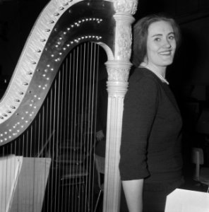 Joan Sutherland in Concertgebouw onder leiding van Fulvio Vernizzi (dirigent), Bestanddeelnr 913-5584