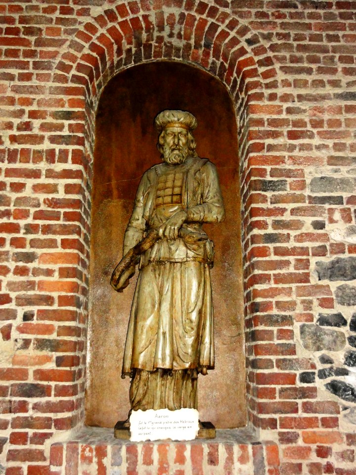 Jeumont (Nord, Fr) Église St.Martin, statue Aaron